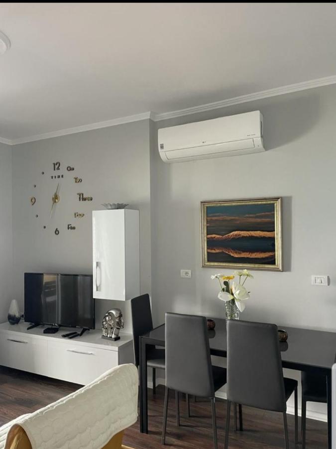 Kelvi'S Apartment Pogradec Ngoại thất bức ảnh